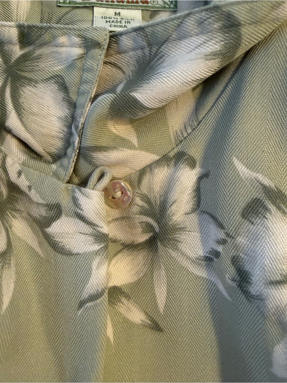 Tommy Bahama 100% Silk Tropical Shirt Womens M Floral Hawaiian Aloha Camp Button - Picture 8 of 8